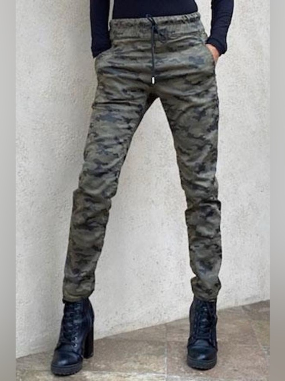 Bevy‎ Flog Shely Olive Camo Pants Size 24